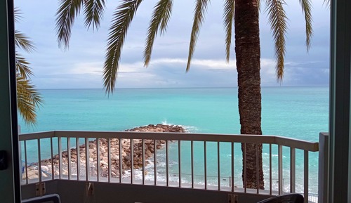 Habitación triple, vistas al mar