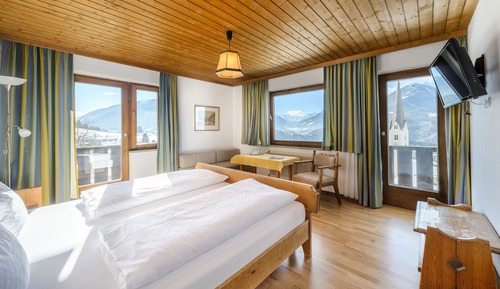 Habitación doble, balcón, vistas a la montaña