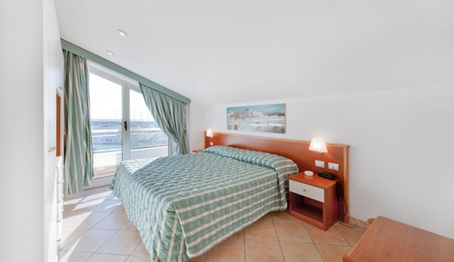 Apartamento superior, 2 habitaciones, cocina básica, vistas al mar