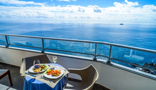 Estudio, vistas al mar