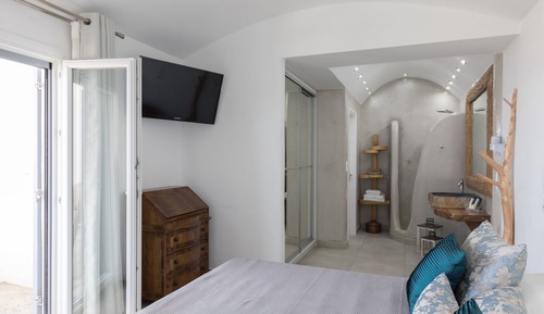 Superior Suite with Outdoor Hot Tub and Panoramic Sea View