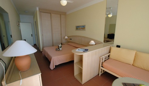 Habitación superior con 1 cama doble o 2 individuales