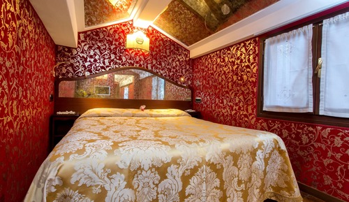 Double or Twin Room (3rd Floor, no lift )