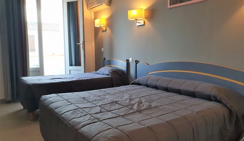 Habitación triple Confort, balcón