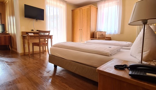 Habitación superior con 1 cama doble o 2 individuales