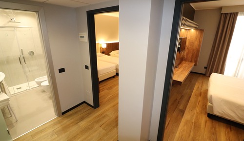 Habitación cuádruple familiar (5 people)