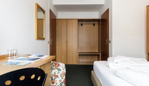 Habitación económica con 1 cama doble o 2 individuales, balcón