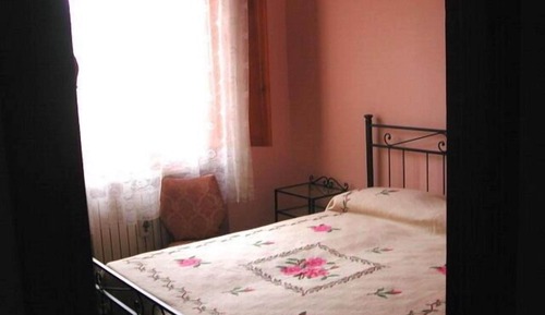 Habitación económica doble, en una planta alta