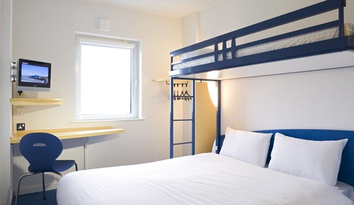Habitación triple, varias camas