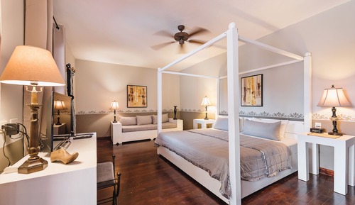 Suite, junto a la piscina