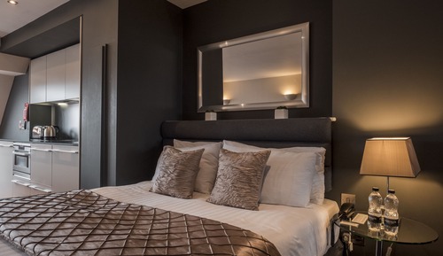Estudio, 1 cama de matrimonio grande