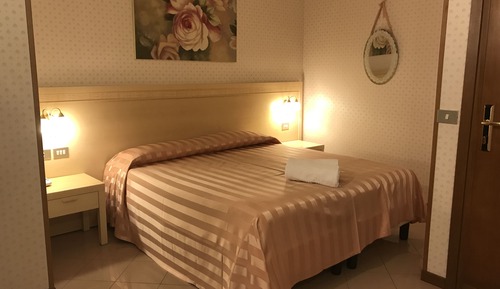 Habitación económica con 1 cama doble o 2 individuales