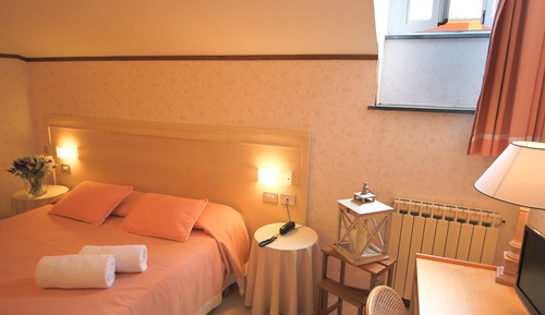 Habitación con 1 cama doble o 2 individuales (mansard)