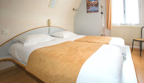 Habitación con 2 camas individuales