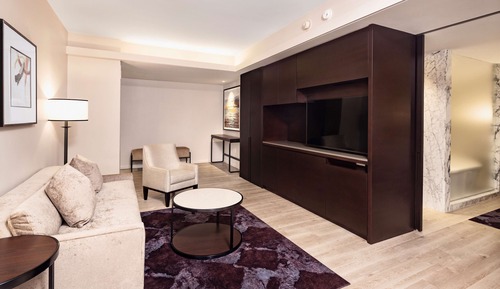 Suite, 1 habitación (Plus, 1 King Bed, Floors 16-20)