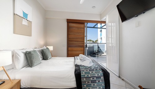 1 Bedroom Rooftop - Poolside Tower