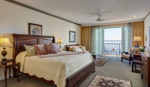 Habitación, 1 cama de matrimonio grande (River Suite 302)