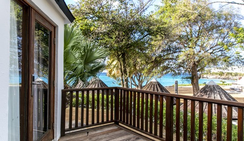 Bungalow, vistas parciales al mar