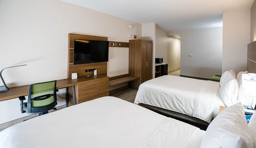 Suite, 2 camas de matrimonio, accesible para personas con discapacidad (Mobility, Accessible Tub)