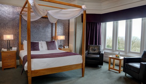 Habitación superior, 1 cama doble, vistas al jardín (Four Poster Bed)
