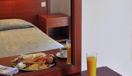 Habitación con 2 camas individuales, vistas al jardín