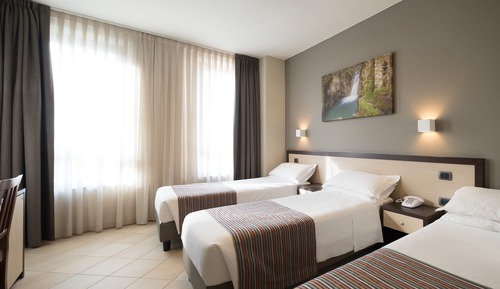Habitación triple, varias camas