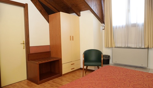 Habitación con 1 cama doble o 2 individuales (Mansarda)