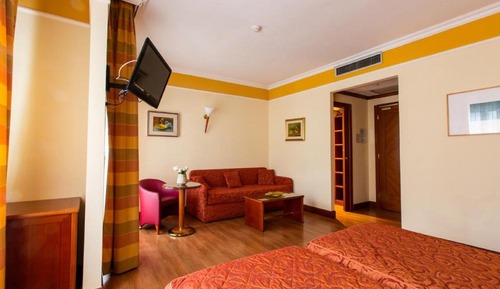 Habitación triple, vistas al jardín