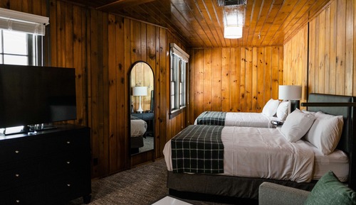 Habitación, 2 camas de matrimonio, balcón (Historic Inn)