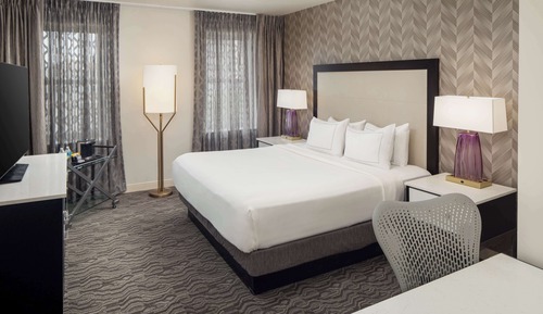 Suite con cama matrimonial grande
