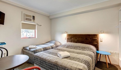 Habitación (1 Queen & 1 Single)