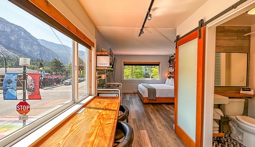 Habitación de diseño, 1 cama de matrimonio grande, cocina básica, vistas a la montaña