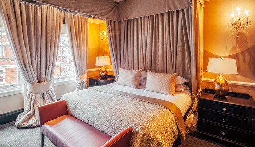 Cadogan Suite at 11 Cadogan Gardens