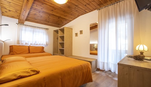 Habitación triple, no fumadores, vistas a la montaña