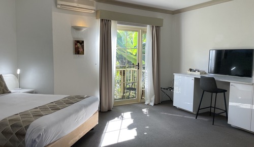 Luxury Queen Balcony Room