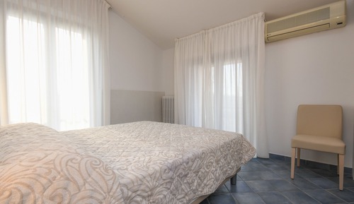 Habitación, varias camas