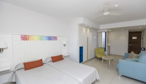 Estudio estándar, balcón (2 adults + 1 child)