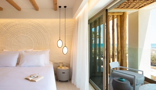 Family Two-Bedroom Suite Swim up sharing pool