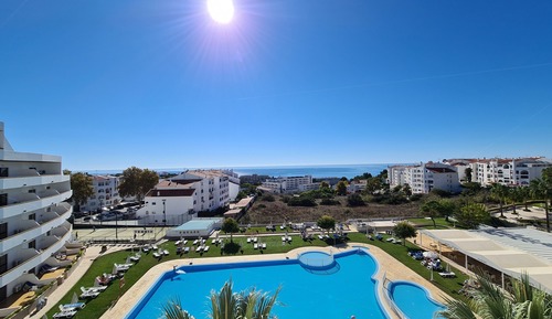 Estudio, vistas a la piscina