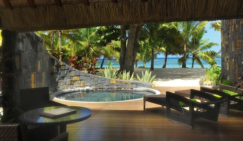 Beachfront Pool Suite (2 Adults & 1 Child)