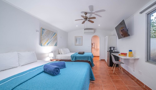Family Deluxe  Room 2 Queens beds