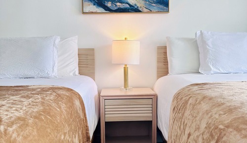 Habitación Confort, 2 camas dobles, balcón, vistas al puerto deportivo