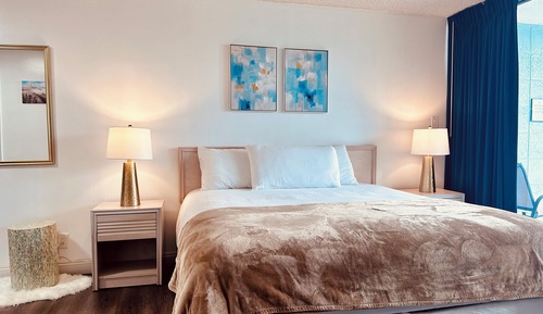 Habitación romántica, 1 cama de matrimonio grande, patio, vistas al puerto deportivo