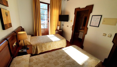 Habitación con 1 cama doble o 2 individuales, vistas a la ciudad