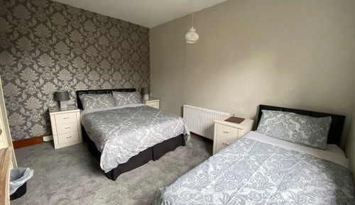 Habitación básica con 1 cama doble o 2 individuales
