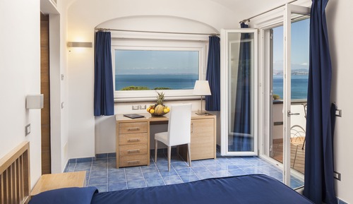 Habitación de lujo con 1 cama doble o 2 individuales, vistas parciales al mar