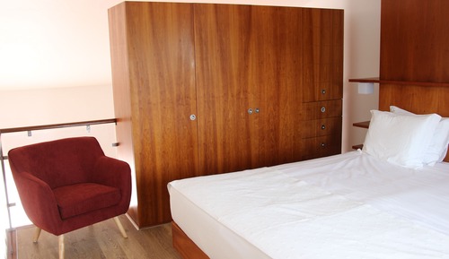 Dúplex superior, 1 habitación, patio, vistas parciales al mar