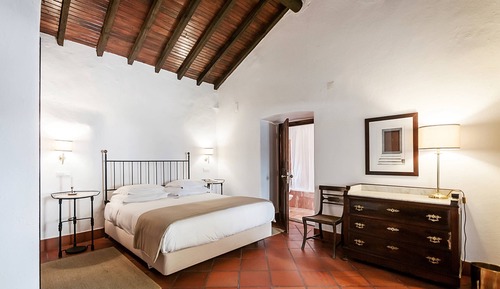 Suite, en edificio anexo (Fonte (outside the Main Building))