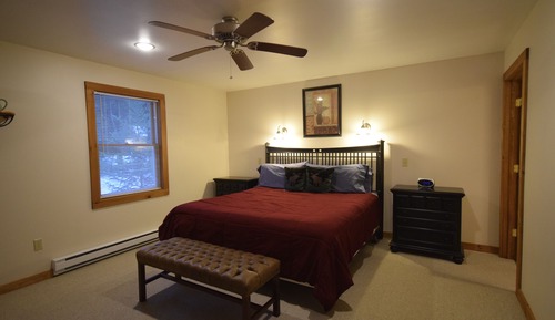 One Bedroom w/ 1 King Bed