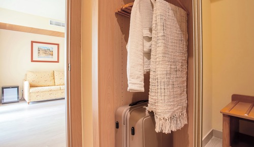 Habitación triple superior, balcón (1 adult)